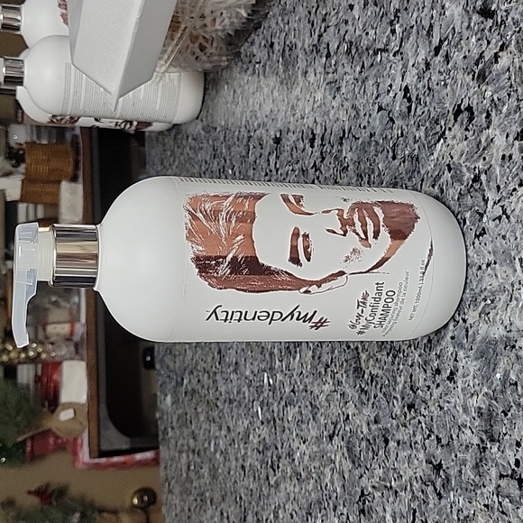 Brand new shampoo - Picture 1 of 6